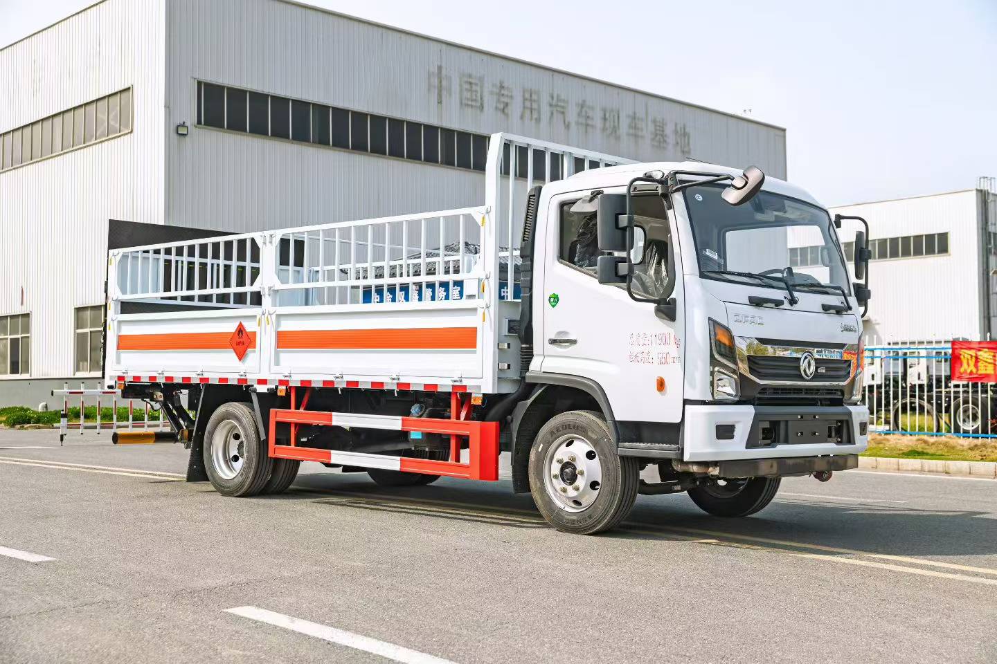 額載7.5東風210馬力氣瓶運輸車