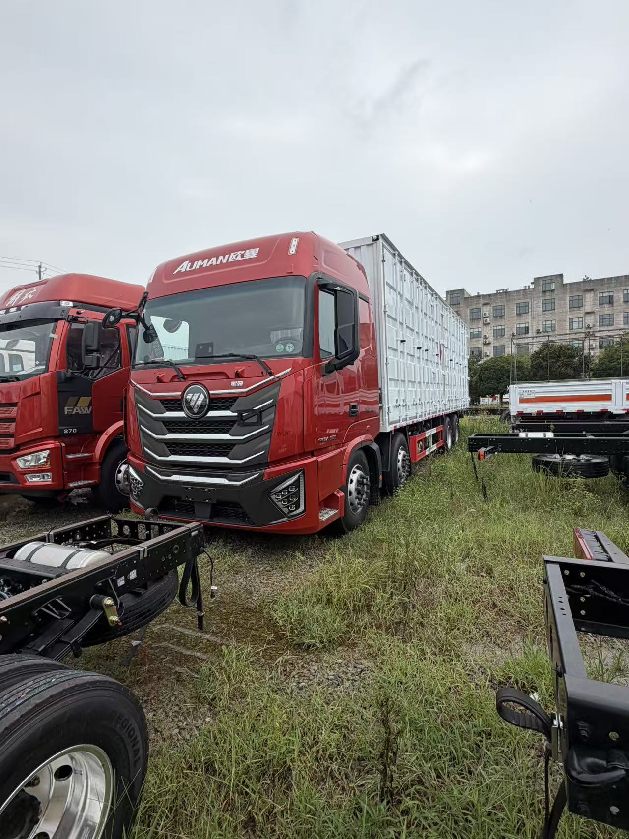 福田歐曼星翼前四后八易燃液體廂式車