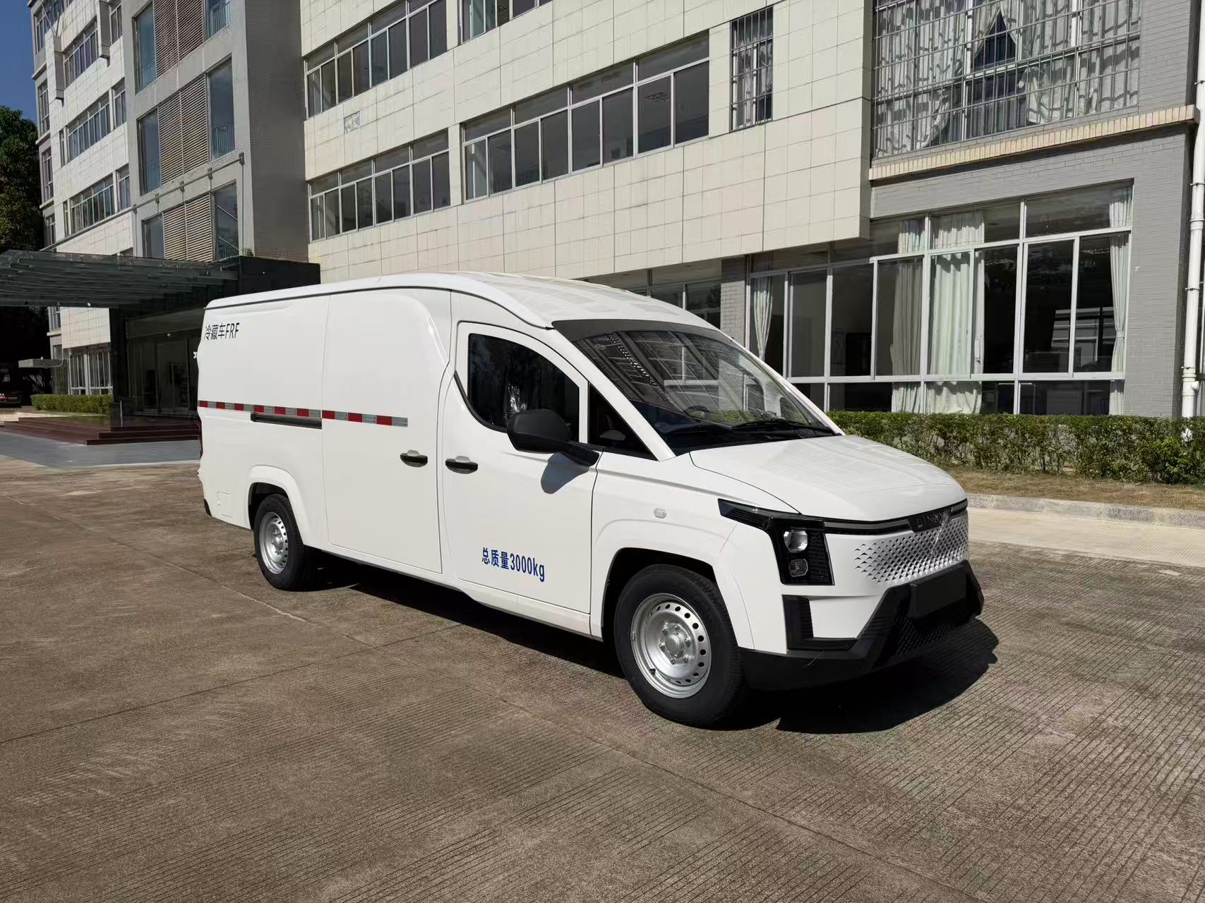  五菱菱勢“黃金倉”純電動冷藏車