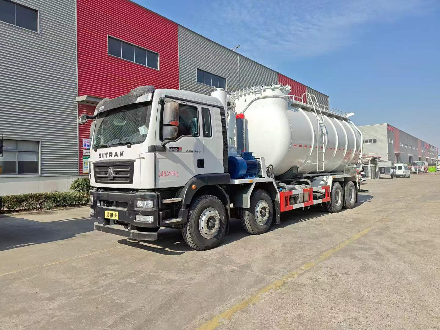 重汽汕德卡國六前四后八吸排車（吸引壓送車）