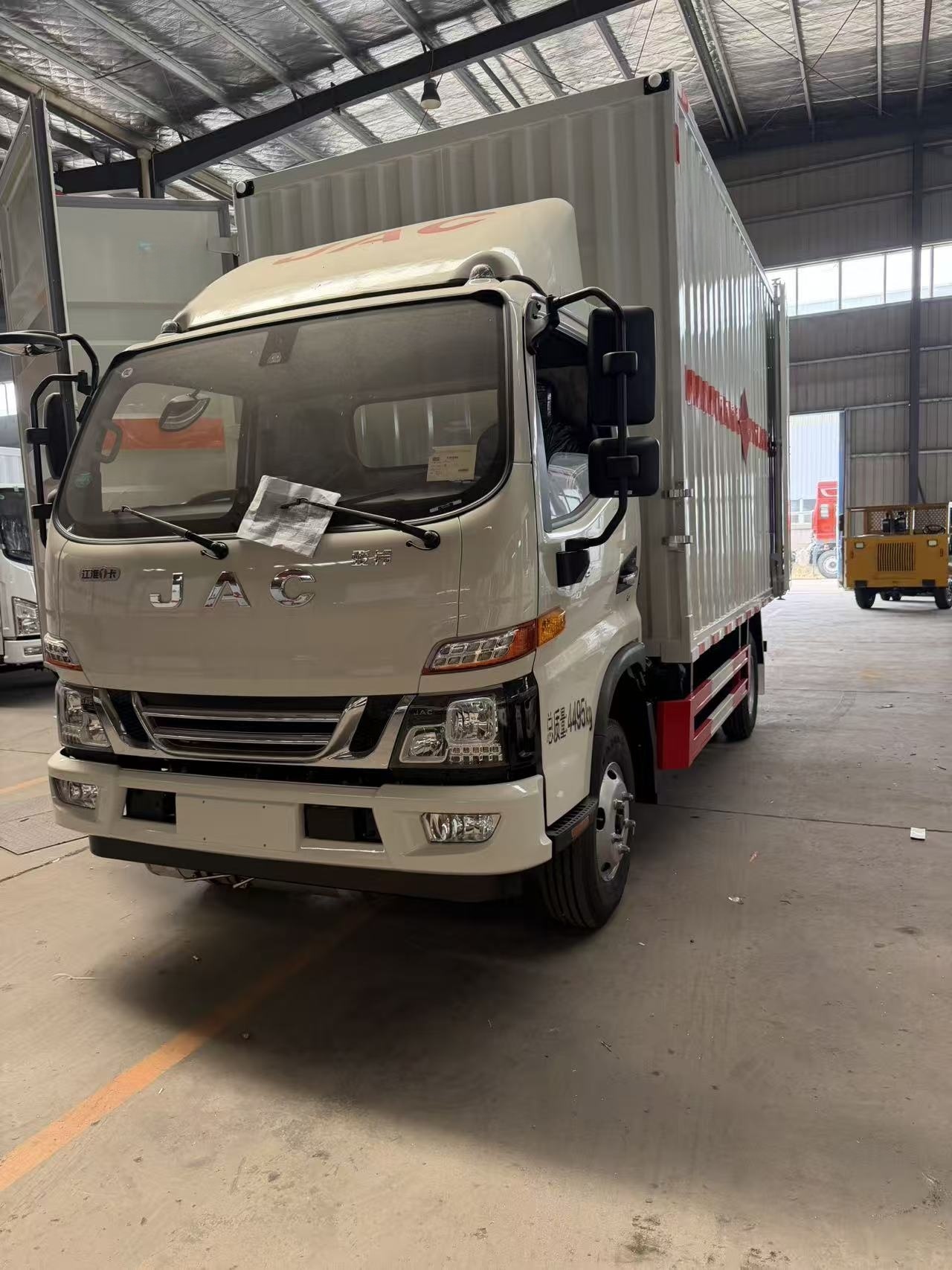 江淮駿鈴藍牌4米2全開門易燃氣體廂式車