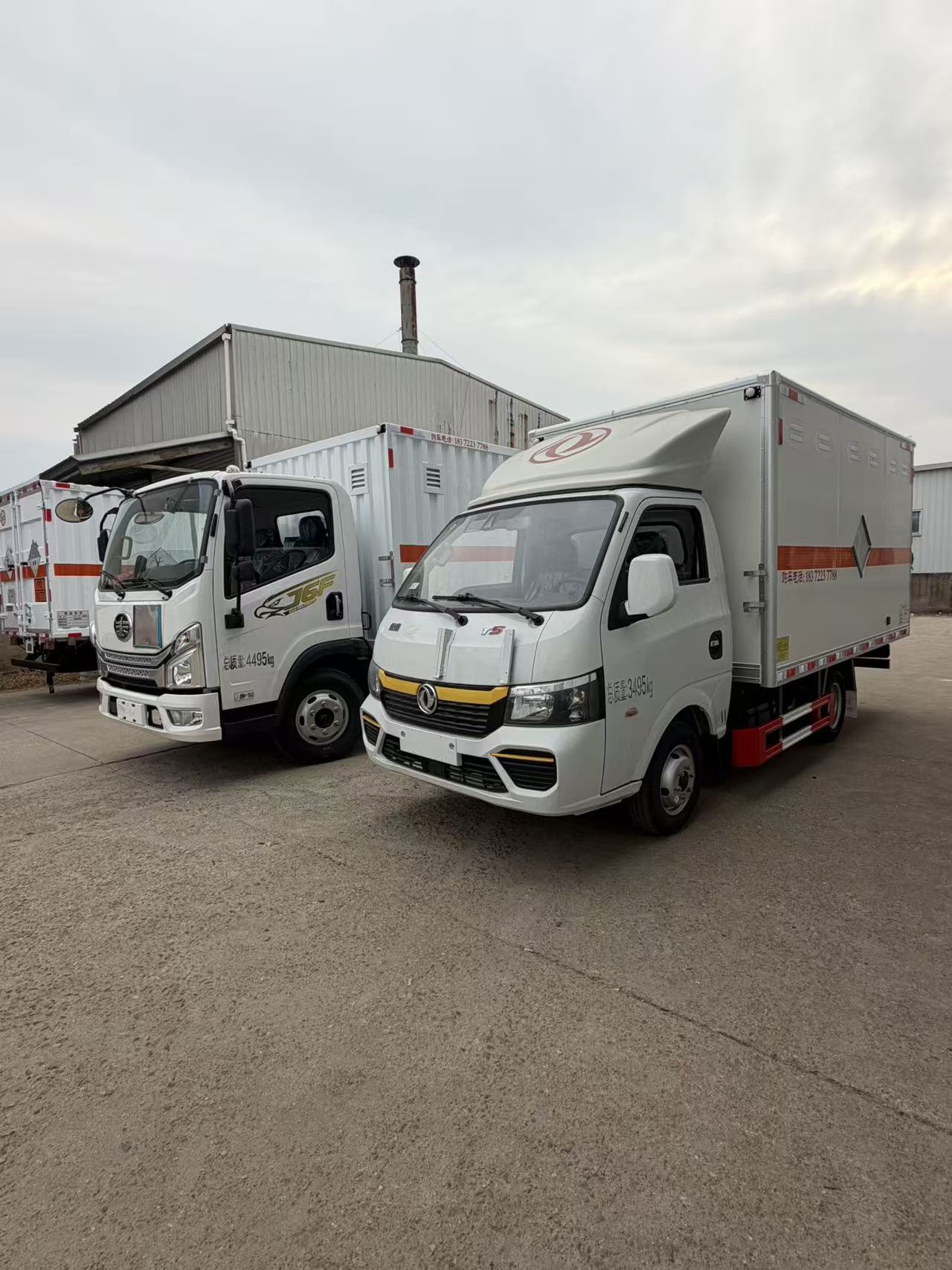   解放和東風途逸易燃氣體廂式車發(fā)車