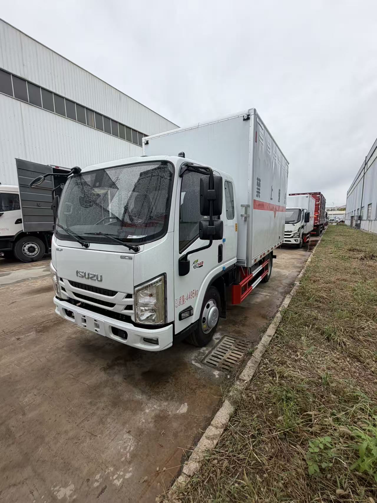 五十鈴排半藍(lán)牌爆破器材車