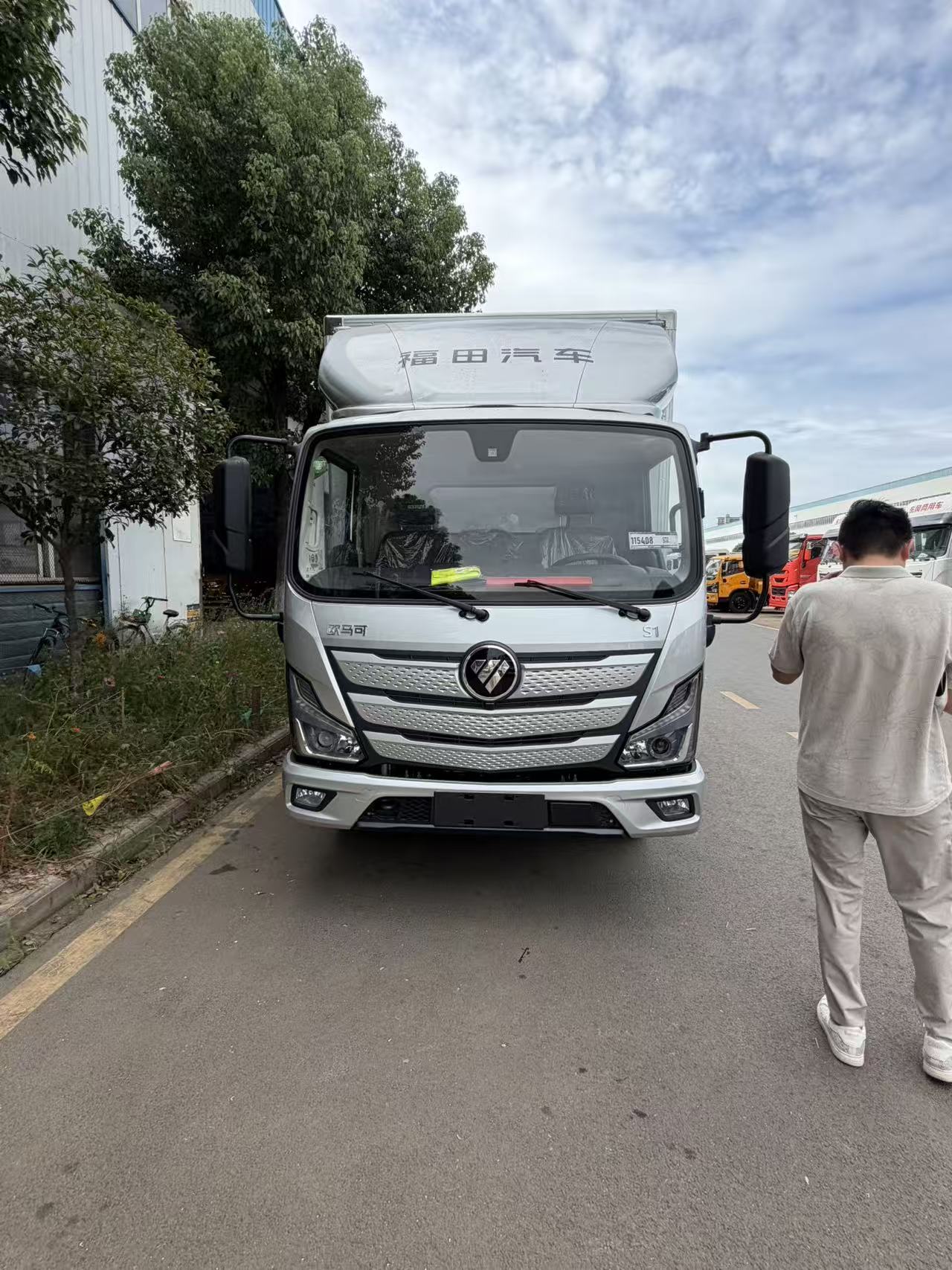 10W出頭提福田歐馬可4米2藍(lán)牌冷藏車